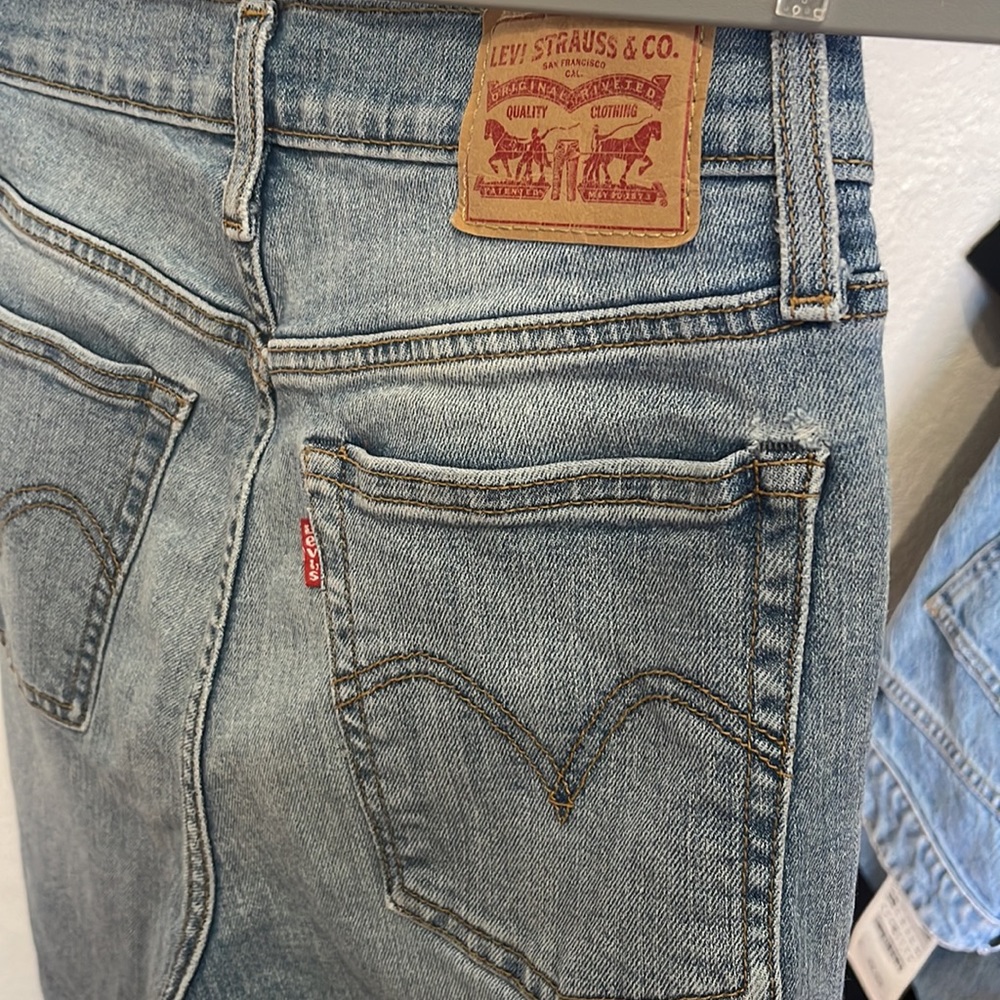 EUC Levi’s Wedgie Skinny jeans size 28
